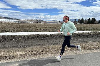 Saucony Triumph 22 running shoes (mid stride)
